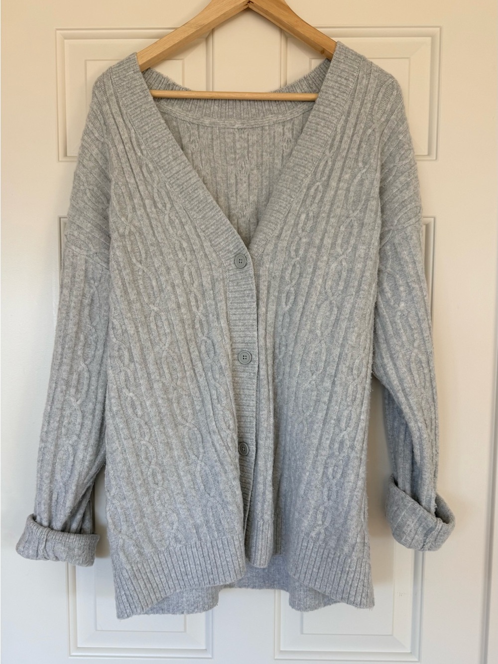 ALO Yoga Winter Bliss Cable Knit Cardigan Light Gray M - Picture 2 of 8